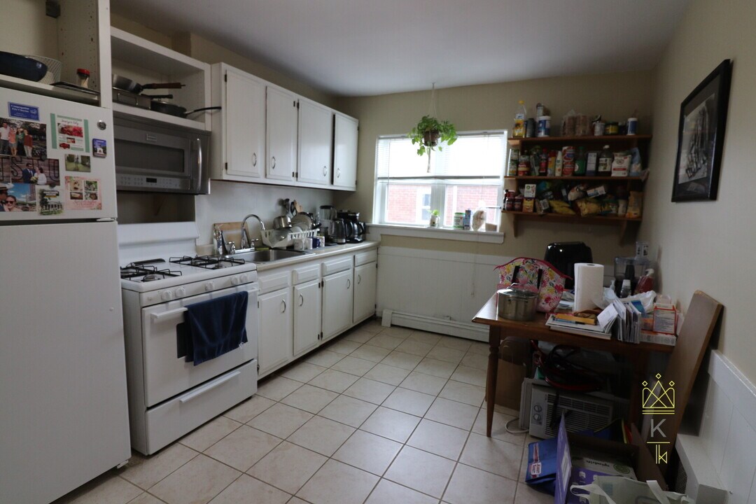 34 Beechcroft St, Unit 4 in Boston, MA - Building Photo