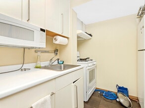 170 Rawson Rd, Unit 2 in Brookline, MA - Building Photo - Building Photo