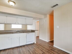 427 Hollyvale Dr in Houston, TX - Foto de edificio - Building Photo