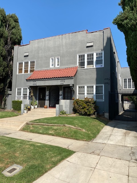 1532 Rosalia Rd in Los Angeles, CA - Building Photo