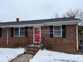 603 S Main St in Kernersville, NC - Building Photo