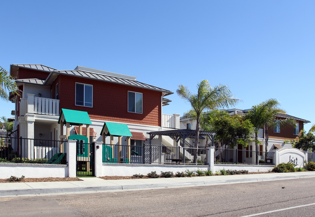 Iris Apartments in Encinitas, CA - Building Photo