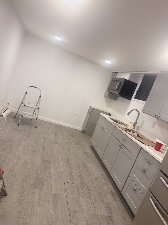 905 Ferndale Blvd, Unit Basement Apt