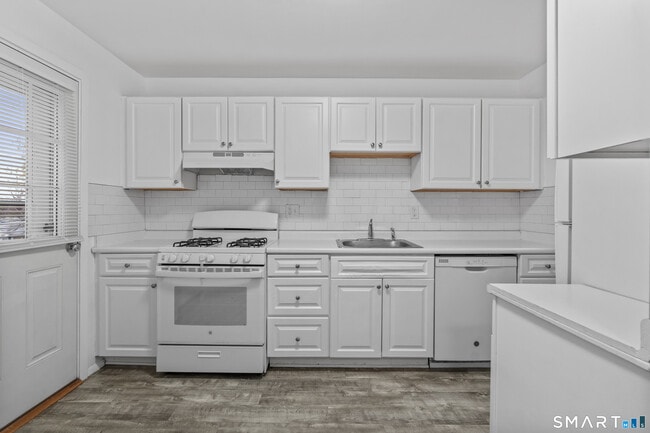 property at 27 Hamilton Ct