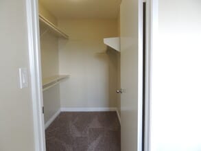 Chateau Emelita Apartments in Valley Village, CA - Building Photo - Building Photo