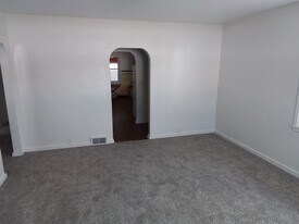 1205 Morrissey Dr, Unit 1 in Bloomington, IL - Building Photo
