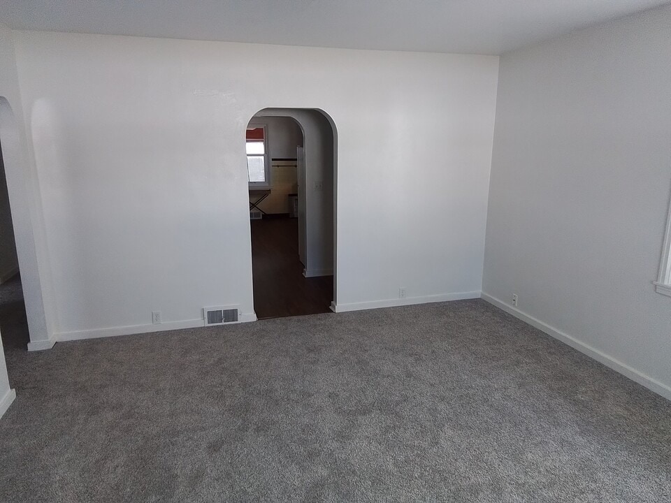 1205 Morrissey Dr, Unit 1 in Bloomington, IL - Building Photo