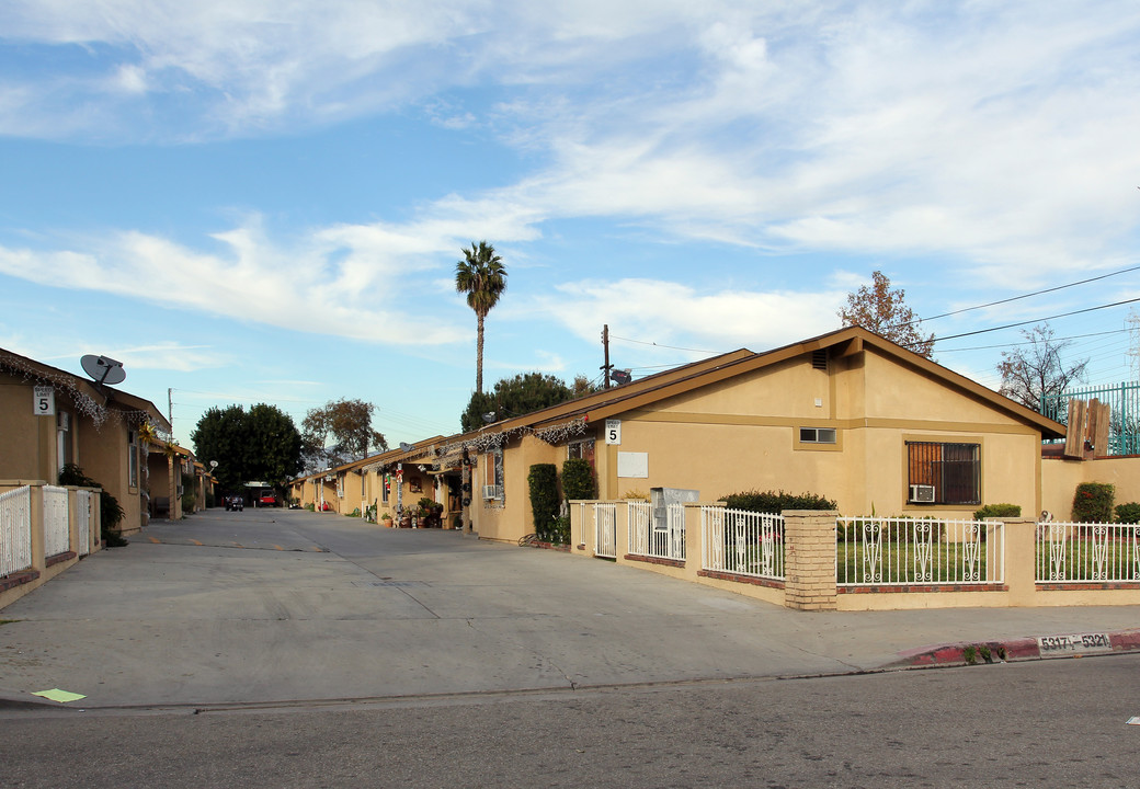 5315 Live Oak St in Bell Gardens, CA - Foto de edificio