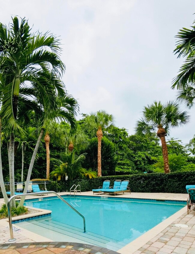 1000 Palm Trail in Delray Beach, FL - Building Photo - Building Photo