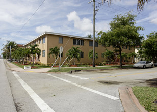 2 Phoenetia Ave in Coral Gables, FL - Building Photo - Building Photo