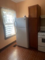 611 E 75th St in Chicago, IL - Building Photo