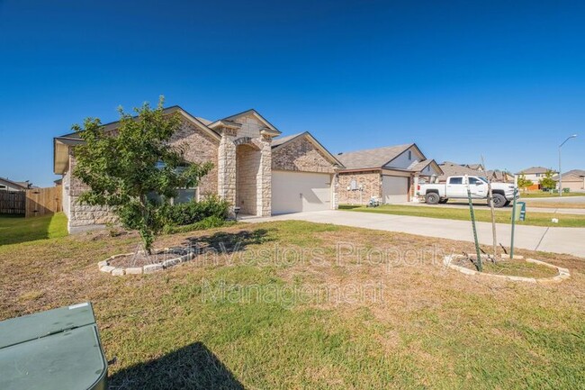 129 Plata Ln in Jarrell, TX - Building Photo - Building Photo