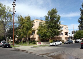 7004 Jordan Ave in Canoga Park, CA - Building Photo