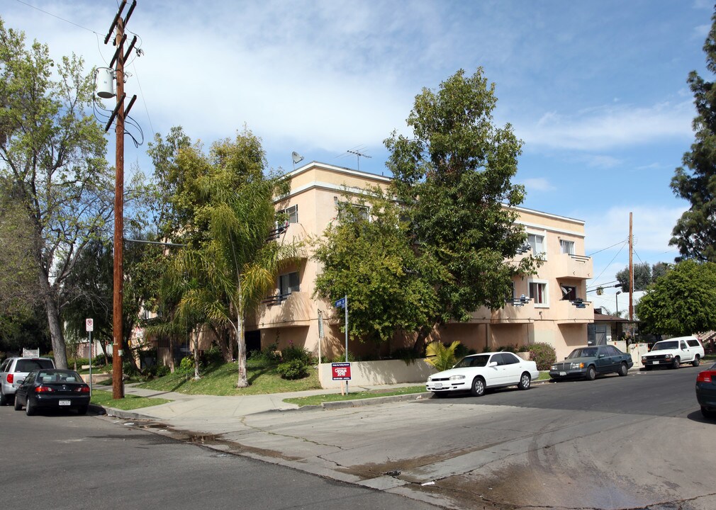 7004 Jordan Ave in Canoga Park, CA - Foto de edificio