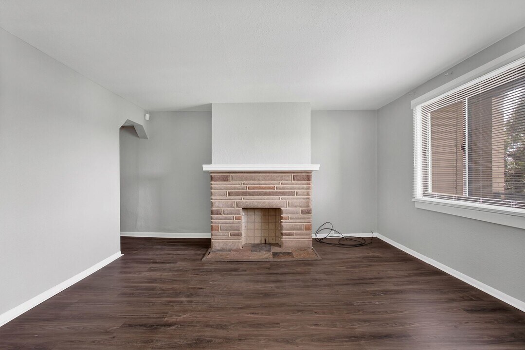 527 Ottillia St in Pittsburgh, PA - Building Photo