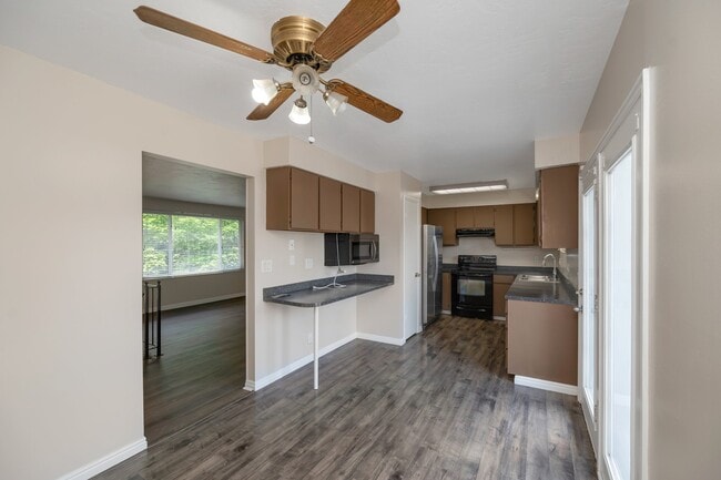 3672 W Clermont Dr in West Valley City, UT - Foto de edificio - Building Photo