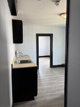 36 Lake St, Unit 1 in Webster, MA - Foto de edificio - Building Photo