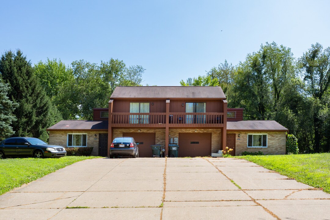 2470 Spade Rd in Uniontown, OH - Building Photo
