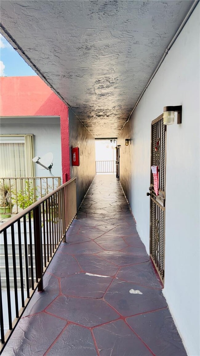 6070 W 19th Ave in Hialeah, FL - Building Photo - Building Photo