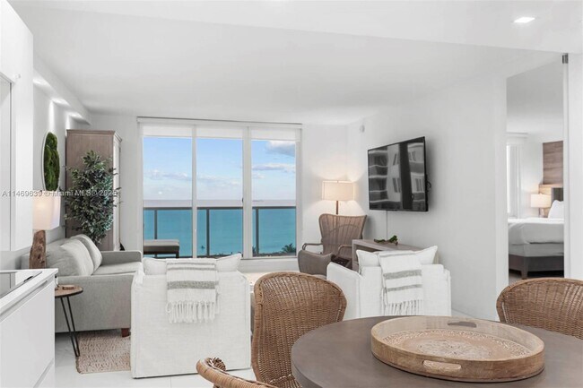 2301 Collins Ave in Miami Beach, FL - Building Photo - Building Photo