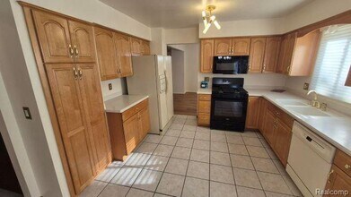 42455 Bishop Rd in Canton Township, MI - Building Photo - Building Photo