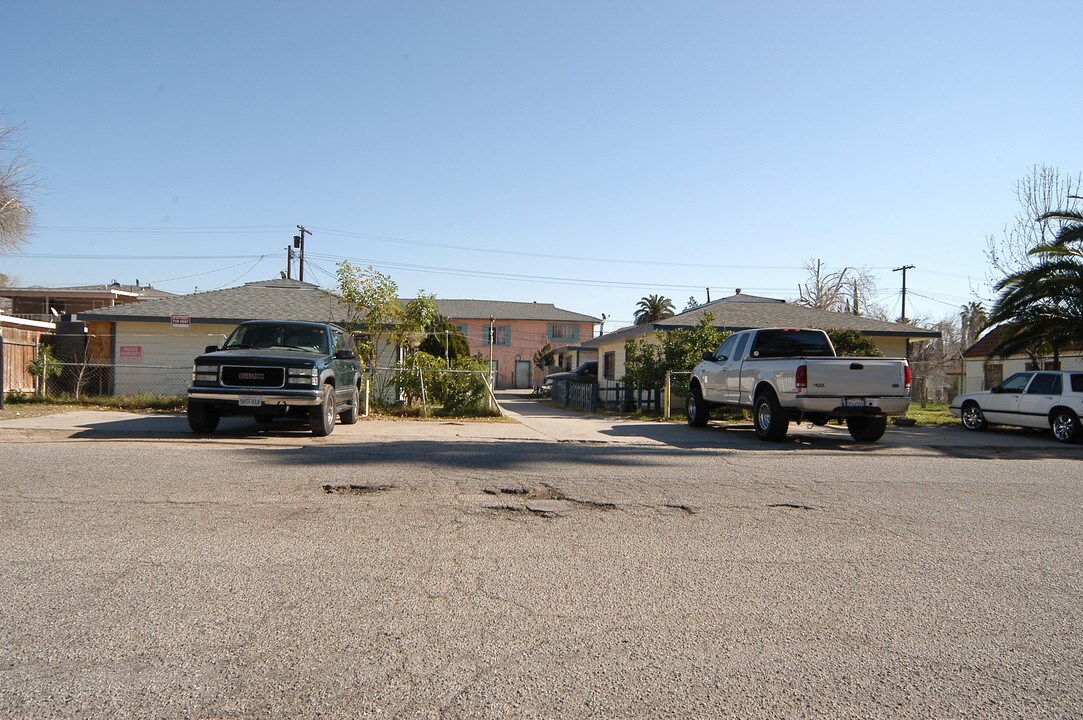 1123 Bobbett Dr in San Bernardino, CA - Foto de edificio