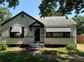 7861 Madison Dr in St. Louis, MO - Building Photo