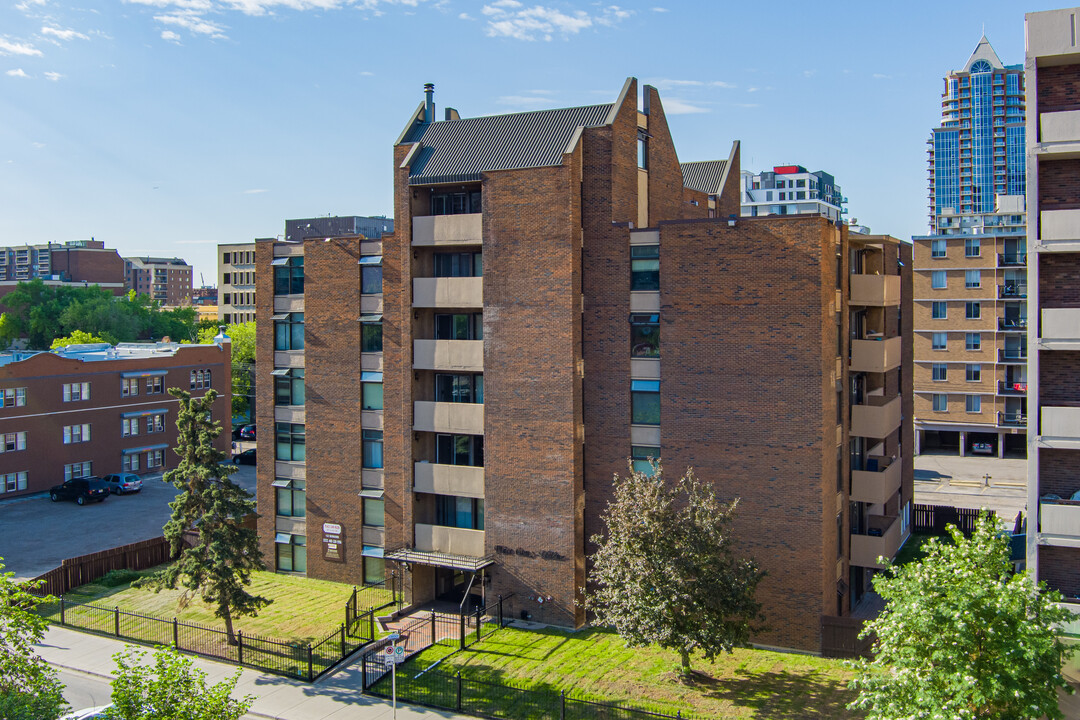 Place Cam Helene in Calgary, AB - Building Photo