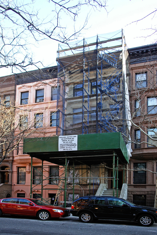 41 W 70th St in New York, NY - Building Photo - Building Photo