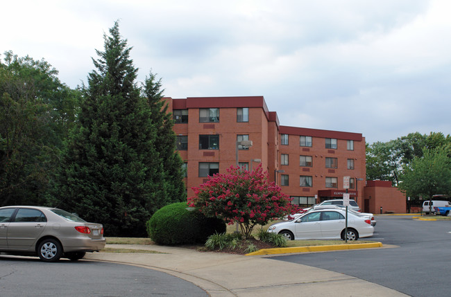 Elmwood House in Arlington, VA - Foto de edificio - Building Photo