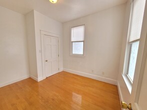 177 Otis St, Unit 2 BED Hardwood CLEAN in Cambridge, MA - Building Photo - Building Photo