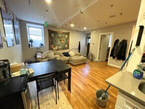 723 Parker St, Unit 1 in Boston, MA - Foto de edificio - Building Photo