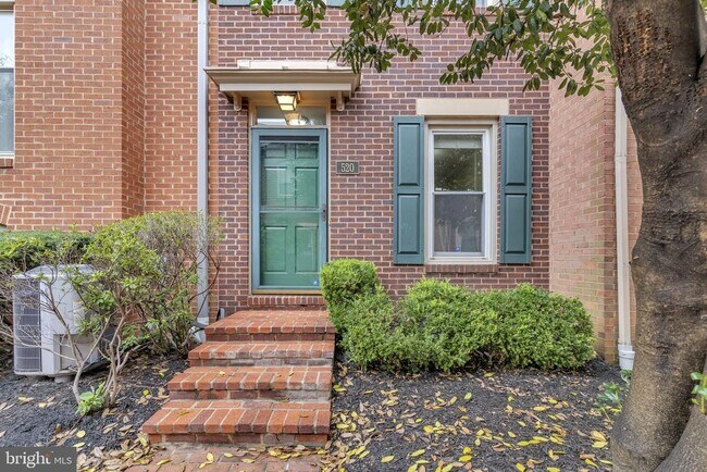 520 Colecroft Ct in Alexandria, VA - Building Photo - Building Photo