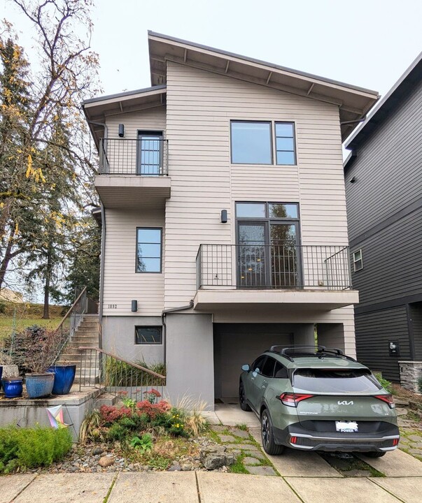 1892 Cousteau Loop SE in Salem, OR - Building Photo