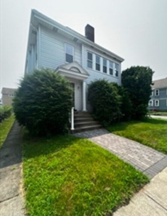 495 California St, Unit #1 in Newton, MA - Building Photo