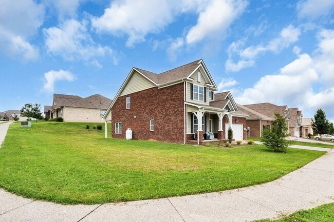 8028 Forest Hills Dr in Spring Hill, TN - Building Photo - Building Photo