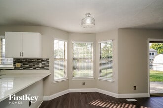 10145 Park Valley Dr in Indianapolis, IN - Foto de edificio - Building Photo