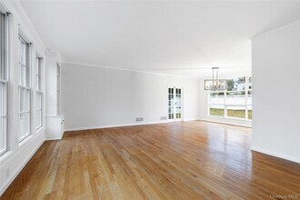 65 Reymont Ave in Rye, NY - Building Photo - Building Photo