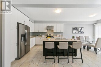 1466 Chretien St in Milton, ON - Building Photo - Building Photo