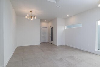 25 Warbler Ave in McAllen, TX - Building Photo - Building Photo