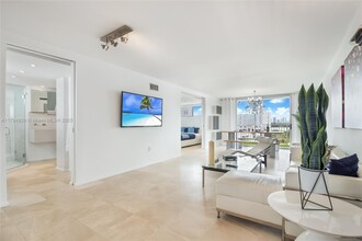 1045 10th St, Unit # 904 in Miami Beach, FL - Building Photo - Building Photo
