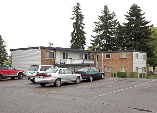 Angle Crest Apartments in Seatac, WA - Building Photo - Building Photo