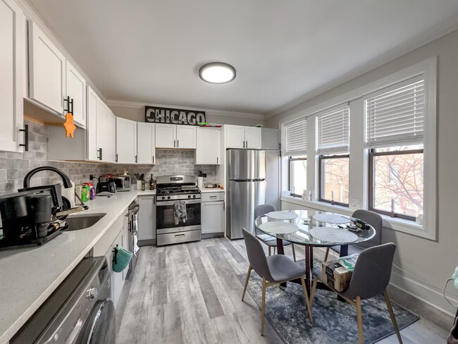 837 W Cornelia Ave, Unit 2N