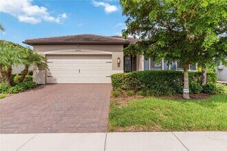 20765 Swallowtail Ct in Venice, FL - Building Photo - Building Photo