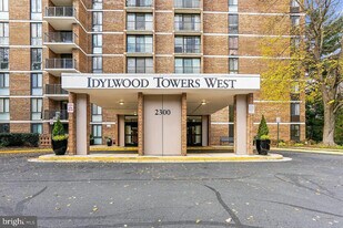 2300 Pimmit Dr, Unit 913 in Falls Church, VA - Building Photo