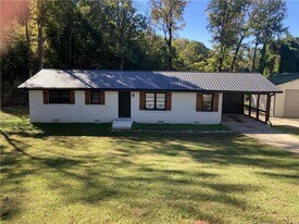 106 Ridgewood Dr in Cleveland, GA - Building Photo