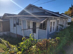 920 Hendrix Ave in Charleston, WV - Foto de edificio - Building Photo