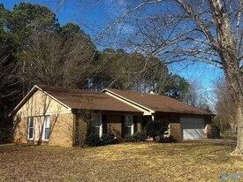 300 N Oxford Cir in Meridianville, AL - Building Photo