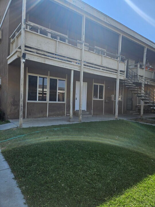 734 Illinois Ave in Los Banos, CA - Building Photo