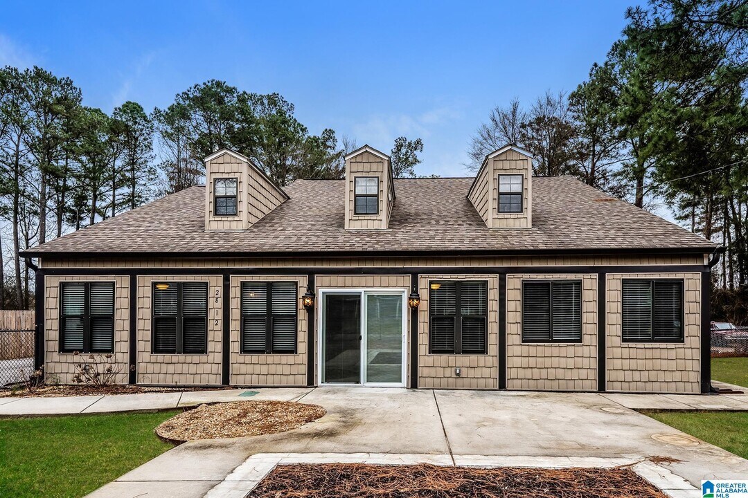 2812 Lambert Cir in Moody, AL - Building Photo